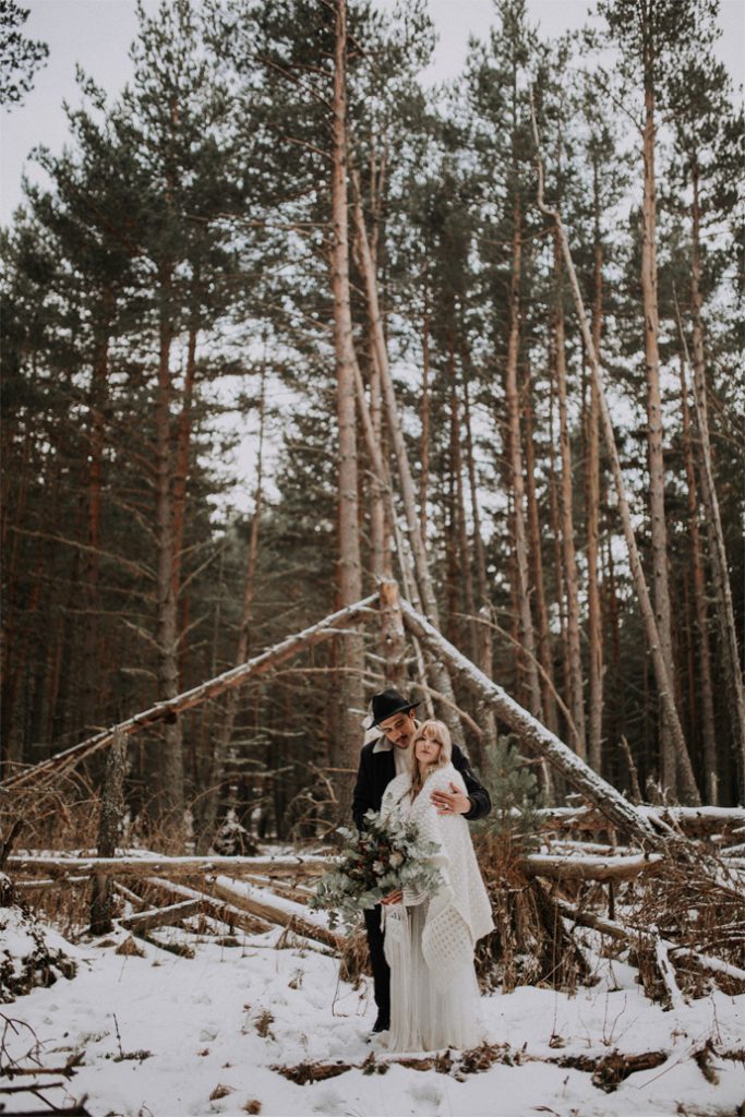 Un mariage à la montagne en hiver robe de mariée